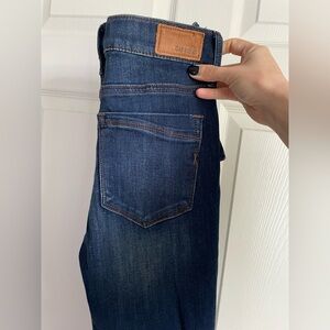 Express size 4 jeans skinny dark wash. New. 50% off